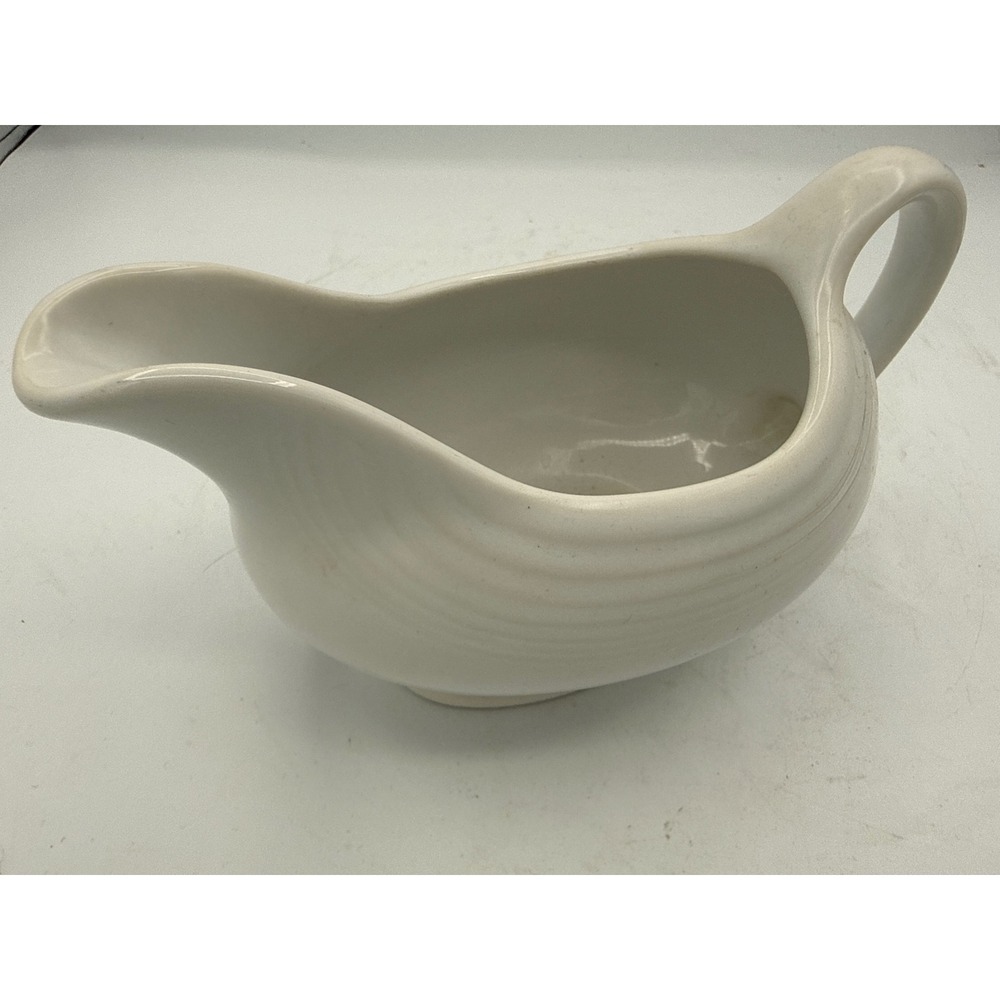 Fiesta HLC White Gravy Boat Vintage Ceramic Sauce Server Concentric Rings USA